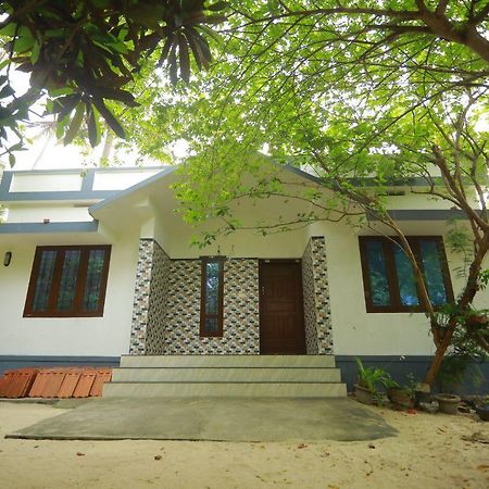 Marari Stella Vich Villa Homestay Turavūr エクステリア 写真